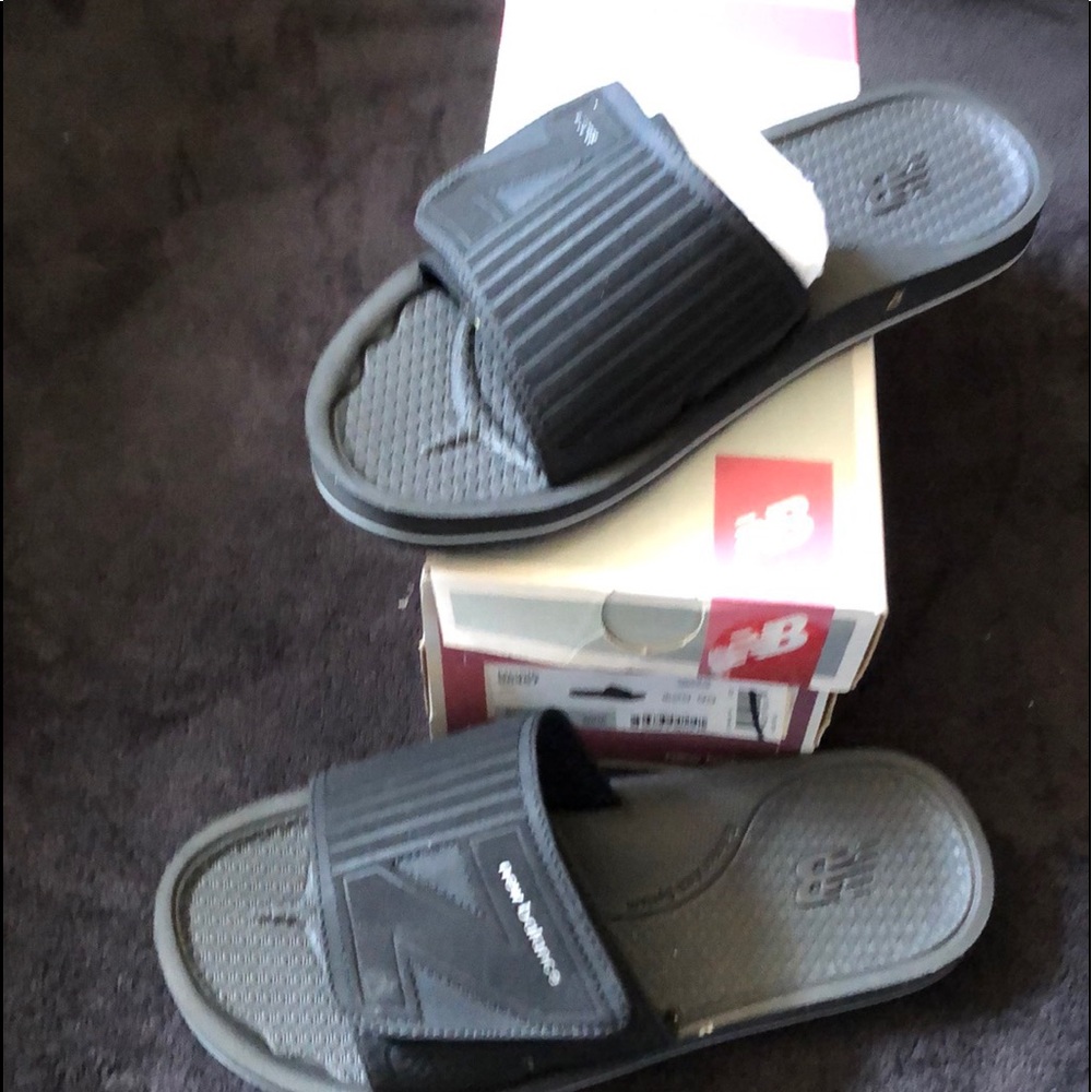 NIB New Balance Mosie Size 7 Wide